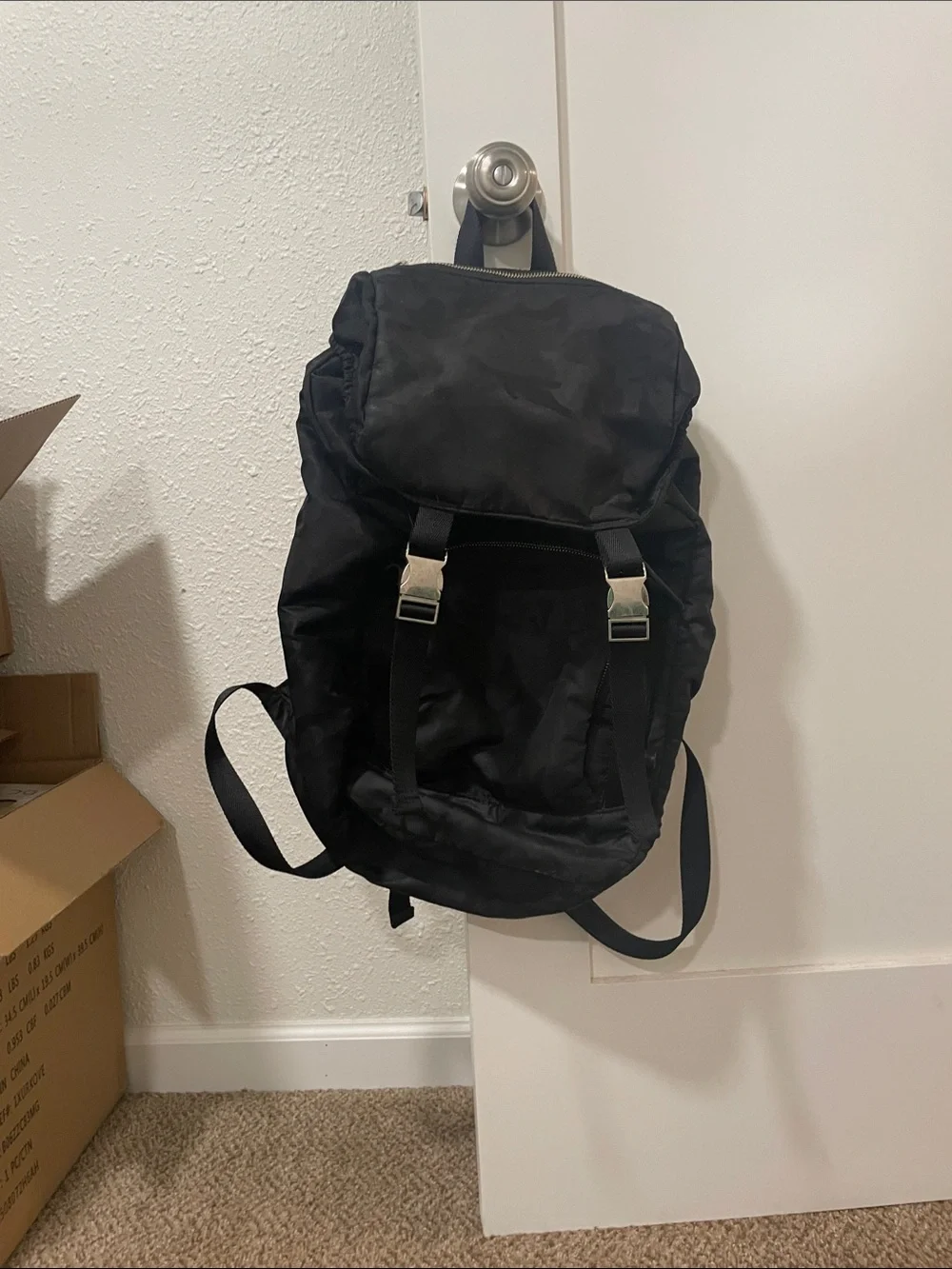 Black Men's Casual Backpack - Classic Everyday Carry